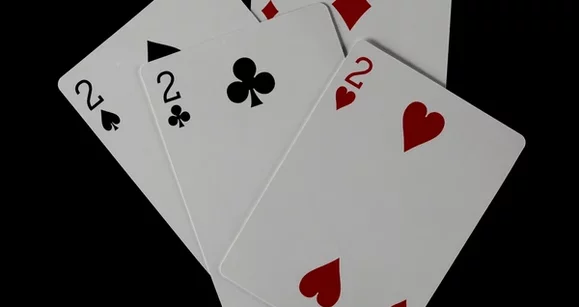 O 2 é a carta mais subestimada no poker? Lições de GTO sobre os duques