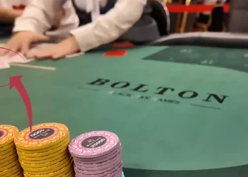 Dealer é flagrada manipulando baralho em MTT High-Roller no Vietnã