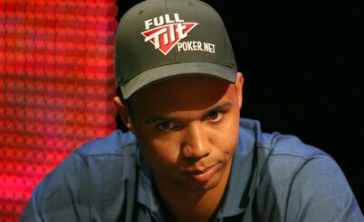 Mãos Históricas XIV: Os melhores também erram, estrelando Phil Ivey