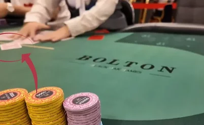 Dealer é flagrada manipulando baralho em MTT High-Roller no Vietnã